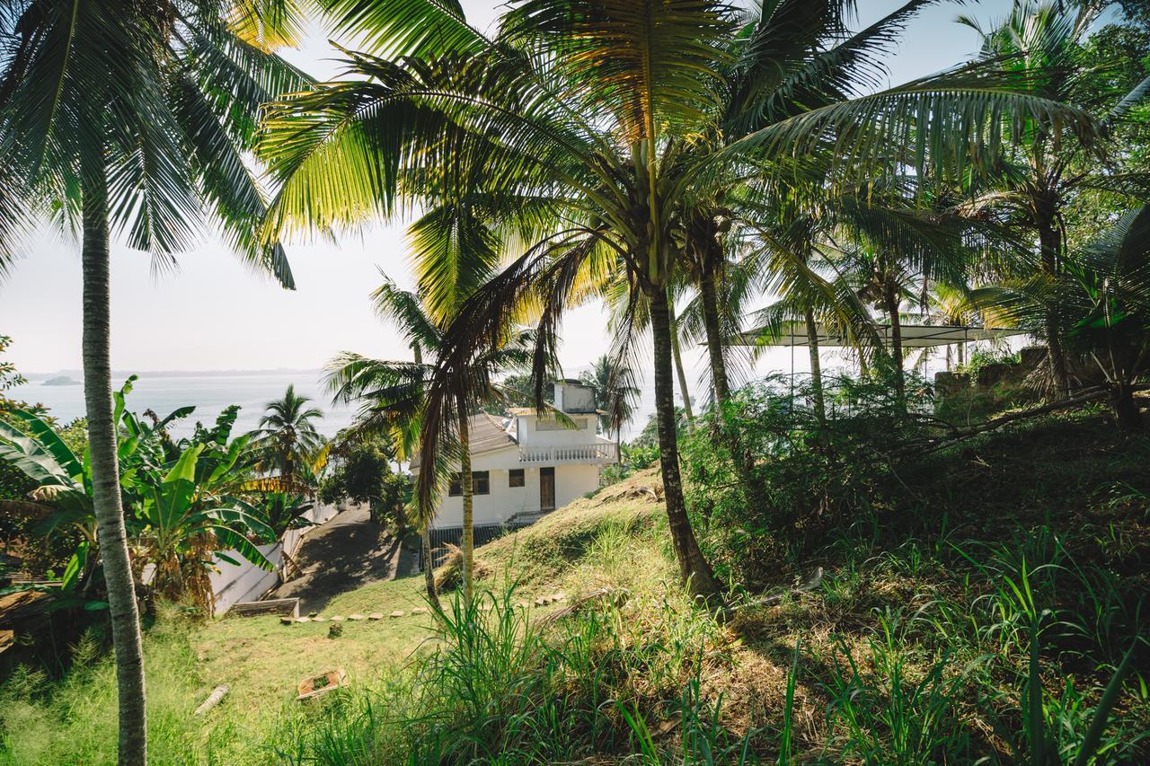 Basecamp Yoga Beach House Weligama Esterno foto