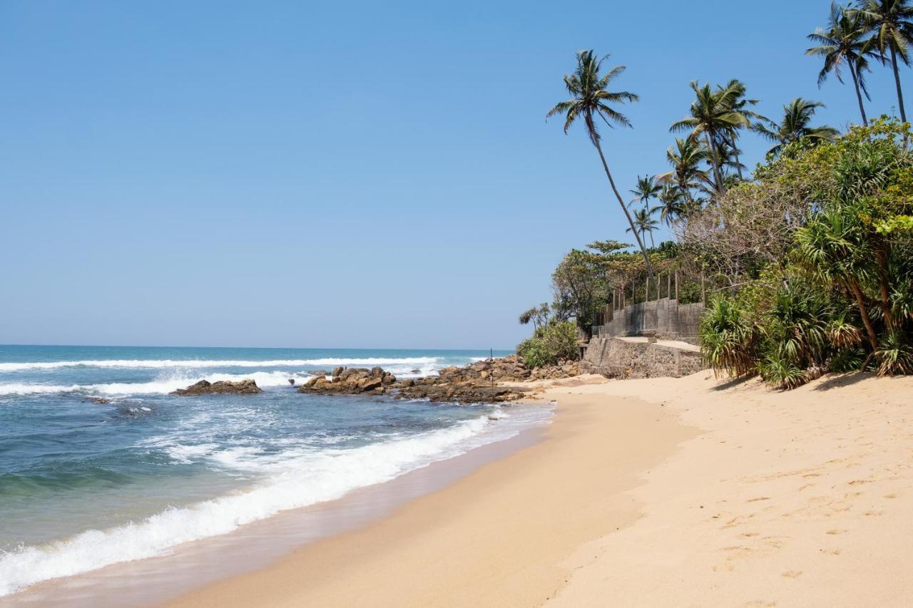 Basecamp Yoga Beach House Weligama Esterno foto