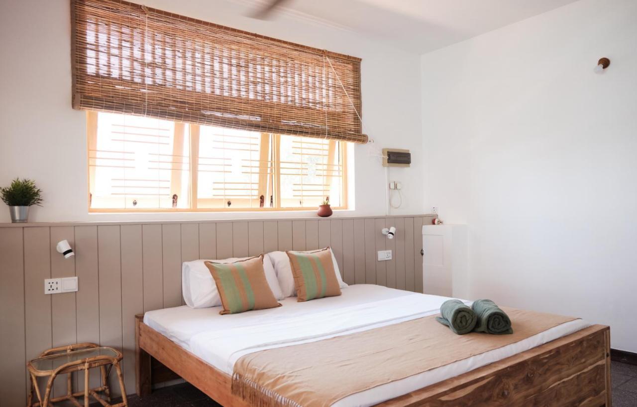 Basecamp Yoga Beach House Weligama Esterno foto
